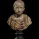 A ROMAN MARBLE POTRAIT HEAD OF A BOY AS WORSHIPPER OF ISIS - Foto 1