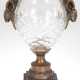 Vase, Kristallkorpus mit Bronzemontur, seitlich plastische Widderköpfe, Bronze-Sockel und -Rand, H. 24 cm - фото 1