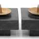 Paar Kerzenleuchter, quadratisch auf Fuß, schwarzer Marmor mit Messing-Montierung, 8,5x10x10 cm - Foto 1