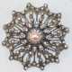 Brosche in Form eines Sternes, 925er Silber, besetzt mit weißen Kristallen und einer Perle im Zentrum, Durchmesser ca. 4, 0 cm, 11,4 g - фото 1