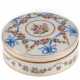 Deckeldose, Plaue, polychrome Malerei in Form Rosenfeston, Schleifen und Goldstaffage, H. 4 cm, Dm. 10,5 cm - Foto 1