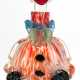 Clown-Karaffe, Murano, farbloses Glas mit farbigen Einschmelzungen und weißem Innenfang, eingeschliffener Stopfen in Form eines Clownkopfes mit Hut, Ges.-H. 35 cm - фото 1