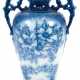 Vase mit 2 Henkeln, Amphorenform, blau-weißes Blumendekor, Bodenmarke, H. 34 cm - photo 1