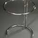 Beistelltisch "Adjustable Table E 1027", Entw.: Eileen Gray 1925, Stahlrohr und Glas, 11-fach höhenverstellbar von 54-91cm, Ø 51cm, Reproduktion, leichte Alters- und Gebrauchsspuren - фото 1