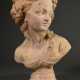 Kleine Terracotta Büste nach Louis XV Vorbild "Mädchen mit Blüten im Haar", H. 26cm, Witterungspatina, Sockel gerissen - фото 1