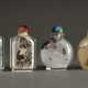 4 Diverse Glas Snuffbottles mit lupenfeiner Neihua 內畫 Innenmalerei, Peking Schule, 20.Jh.: 2x in hochrechteckiger Form jeweils mit Gedichten "Tiger" und "Affe mit Früchten" sowie 2x in ovoider Form &q… - фото 1