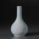 A RARE SMALL GUAN-TYPE PEAR-SHAPED BOTTLE VASE - Foto 1