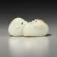 A WELL-CARVED WHITE JADE CARVING OF TWO QUAILS - Foto 1