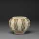 A RARE CIZHOU BROWN AND WHITE STRIPED OVOID JAR - Foto 1