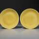 A PAIR OF IMPERIAL YELLOW-GLAZED DISHES - фото 1