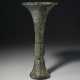 A FINELY CAST BRONZE RITUAL WINE VESSEL, GU - Foto 1