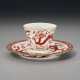 A VERY RARE IRON-RED-DECORATED SGRAFFIATO `DRAGON` CUP AND SAUCER - Foto 1