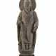 A RARE AND MONUMENTAL INSCRIBED GREY SCHIST FIGURE OF BUDDHA - Foto 1