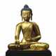 A RARE AND LARGE GILT-BRONZE FIGURE OF THE MEDICINE BUDDHA, BAISAJYAGURU - Foto 1