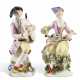 TWO MEISSEN PORCELAIN FIGURES OF HARLEQUIN AND COLUMBINE AS MUSICIANS - Foto 1