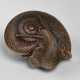 A CARVED WOOD NETSUKE OF A SNAIL - Foto 1