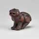 A CARVED WOOD NETSUKE OF TIGER - Foto 1