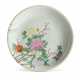 A LARGE FAMILLE ROSE DISH WITH PEONIES - Foto 1