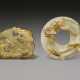 TWO ARCHAISTIC JADE CARVINGS - Foto 1