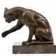 Bronze-Figur "Spielende Katze", Nachguß, braun patiniert, bez. "Bourcart", Pariser Gießerplakette, H. 11,5 cm, auf marmorierter Steinplinthe, Ges.-H. 13,5 cm - фото 1