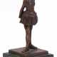 Bronze-Figur "Die 14-jährige Tänzerin", postumer Guß nach Edgar Degas (1834-1917), braun patiniert, H. 14,5 cm, auf Marmorsockel (best.), Ges.-H. 17,5 cm - Foto 1