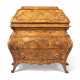 AN ITALIAN WALNUT BOMBE COMMODE - фото 1