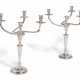 TWO FOUR-LIGHT SILVER CANDELABRA - Foto 1