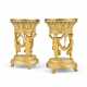 A PAIR OF EMPIRE ORMOLU CENTERPIECES - Foto 1