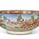 A LARGE CHINESE EXPORT PORCELAIN FAMILLE ROSE 'HUNTING' PUNCHBOWL - фото 1