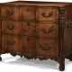 A GEORGE III MAHOGANY COMMODE - фото 1