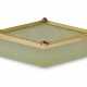 A GEM-SET TWO-COLOR GOLD-MOUNTED BOWENITE ASH TRAY - фото 1