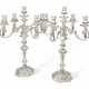 A PAIR OF ELIZABETH II SILVER FIVE-LIGHT CANDELABRA - Foto 1