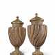 PAIRE DE VASES COUVERTS - photo 1