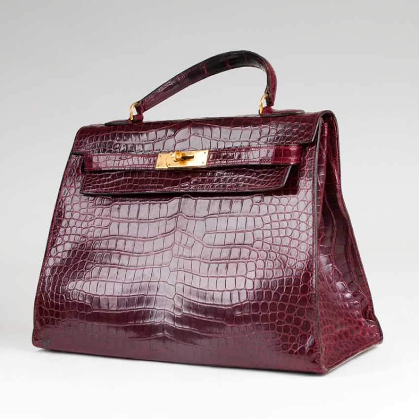 Hermes Vintage &#39;Kelly Bag 32&#39; Bordeaux&quot; - lot 785