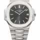 PATEK PHILIPPE. A RARE AND ICONIC STAINLESS STEEL AUTOMATIC WRISTWATCH WITH DATE AND BRACELET - фото 1