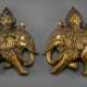 Paar feine feuervergoldete Repoussé-Modelle von geschmückten Elefanten - фото 1