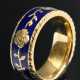 Gelbgold 750 "Jericho" Ring aus der Bekenntnis Kollektion, blaues Feuer Emaille mit umlaufender Blattranke, Rosen-, Herz- und Kreuzdekor „Glaube, Liebe, Hoffnung“, Goldschmiede Ursula Heinicke, Hamburg, 15,2g, … - photo 1