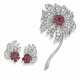 MID-20TH CENTURY RUBY AND DIAMOND FLOWER BROOCH ATTRIBUTED TO VAN CLEEF & ARPELS WITH AN ASSOCIATED PAIR OF EARRINGS - Foto 1