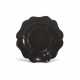 A BLACK LACQUER MALLOW-FORM DISH - Foto 1