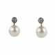 Marco Bicego. Finely crafted gold earrings with pearls and diamonds. - Foto 1