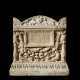 A ROMAN MARBLE CINERARY URN - Foto 1