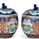 A LARGE PAIR OF IMARI STYLE PORCELAIN JARS AND COVERS - фото 1