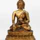 Partiell feuervergoldete Bronze des Buddha Shakyamuni mit einer Almosenschale - photo 1