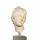 A WHITE MARBLE HEAD OF APHRODITE - Foto 1