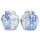 A PAIR OF JAPANESE BLUE AND WHITE PORCELAIN JARS AND COVERS - Foto 1