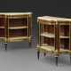 A PAIR OF LOUIS XVI ORMOLU-MOUNTED MAHOGANY CONSOLES - Foto 1