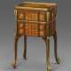 A LOUIS XVI AMARANTH, TULIPWOOD, SYCAMORE, MAHOGANY, MARQUETRY AND PARQUETRY WRITING/DRESSING TABLE - Foto 1