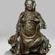 Bronze des sitzenden Zhenwu in eine Rüstung gekleidet - Foto 1