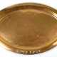 Art Deco-Tablett, Messing, oval, reliefierter Rand mit Obstdekor, Spiegel leicht gedellt, 47x29 cm - photo 1