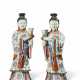 A PAIR OF FAMILLE ROSE COURT LADY-FORM CANDLE HOLDERS - Foto 1